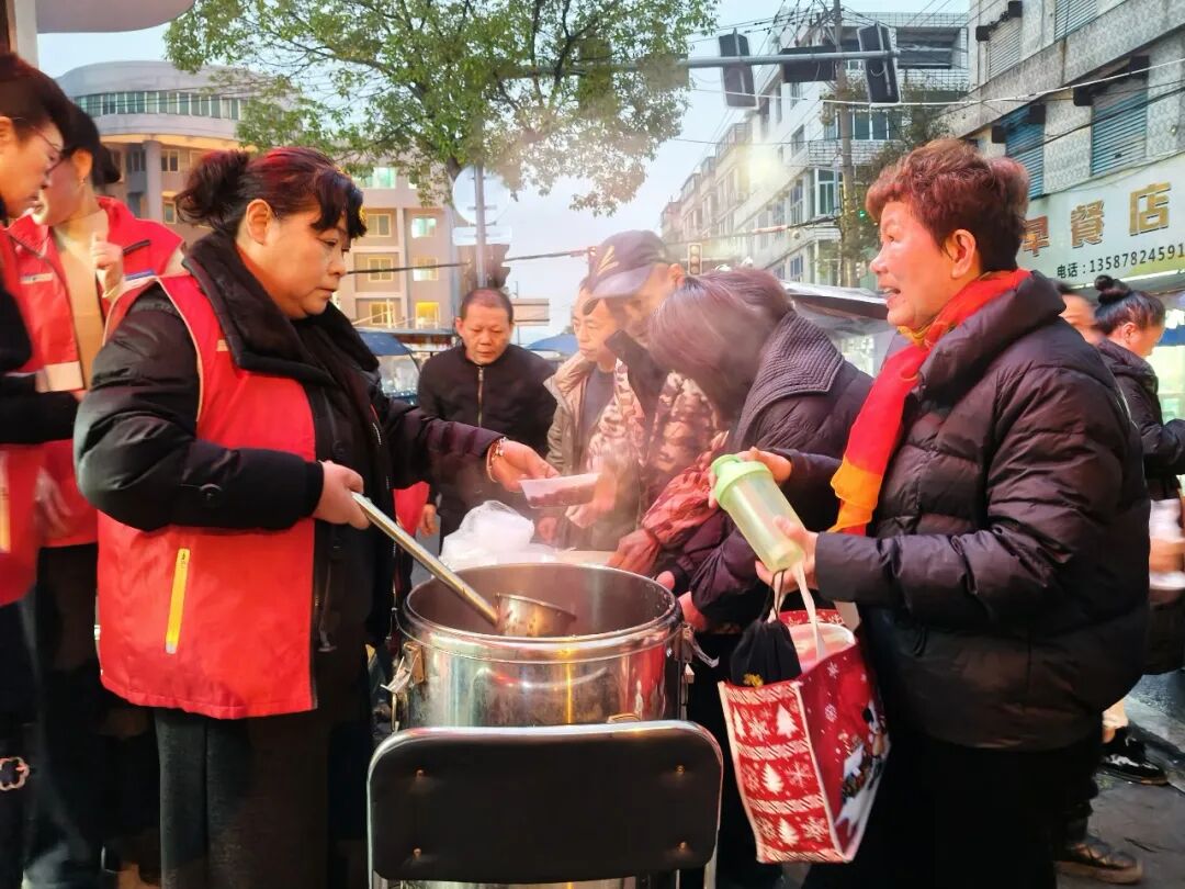 腊八暖粥，是中原救援藏在子夜的温柔
